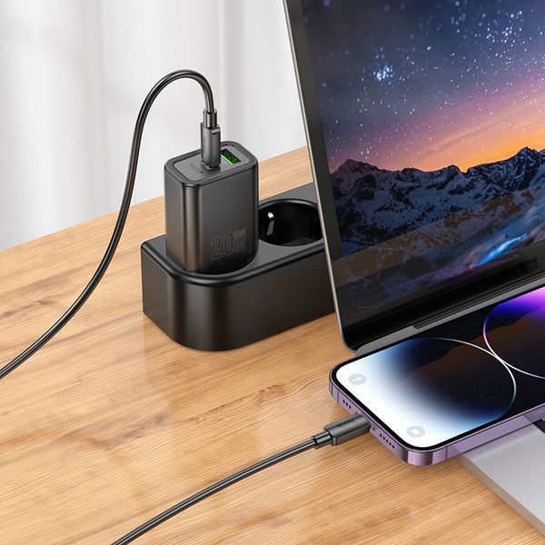 Мережевий зарядний пристрій з кабелем HOCO N61 Gentle PD20W+QC3.0 charger set(C to iP) Black 307357999 фото