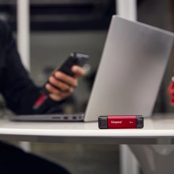 Портативний SSD Kingston Dual USB-A/C 2TB Dual Portable 1050MB/s USB 3.2 Gen 2 Red/Black 718457640 фото